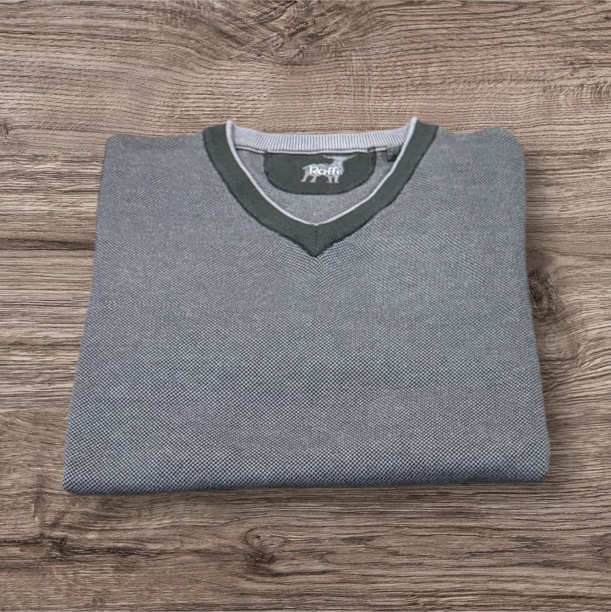 STITCH V-NECK SWEATER - BLACK