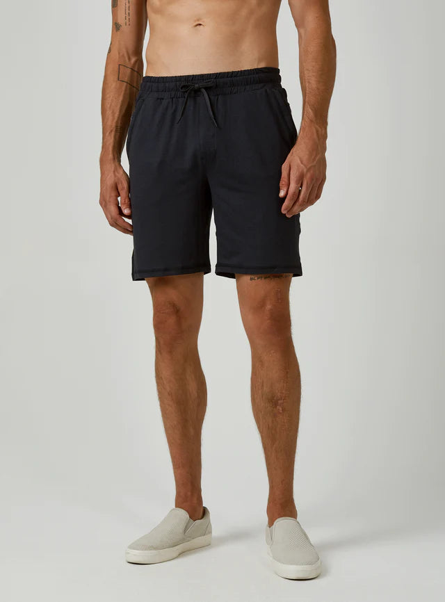 8` CORE SHORT - BLACK