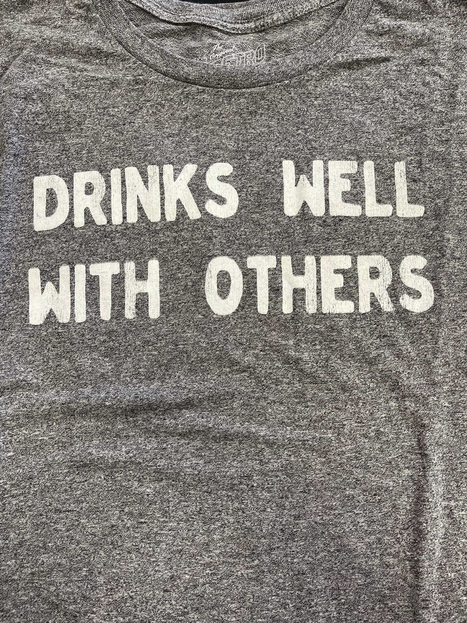 FUN RETRO TEES - DRINKS WELL