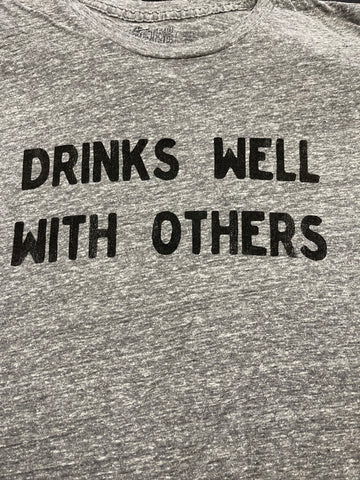 FUN RETRO TEES - DRINKS WELL